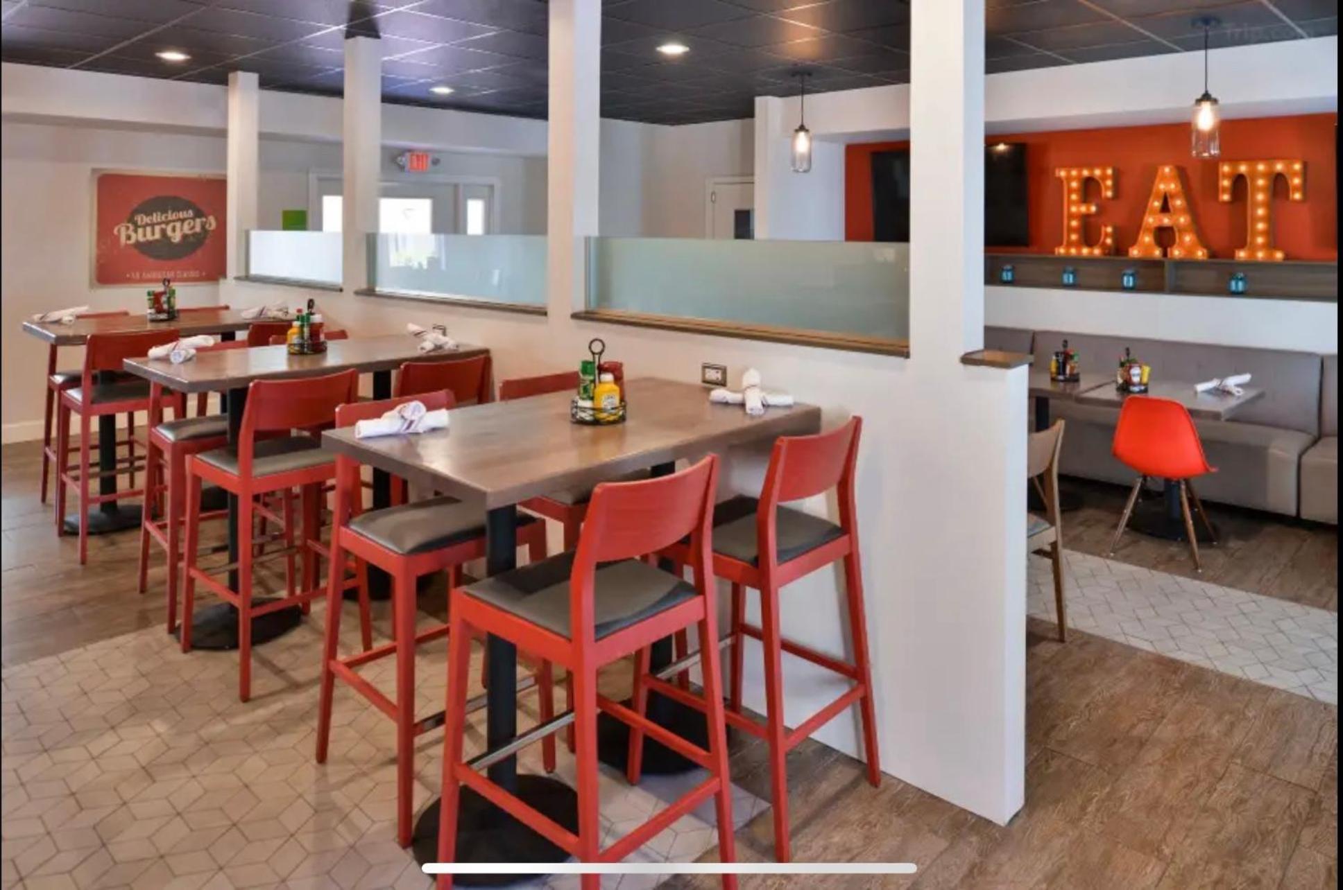 Red Roof Inn Plus & Suites Тампа Екстер'єр фото