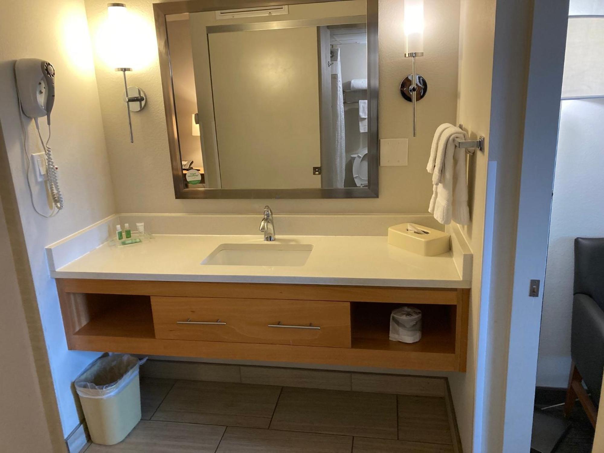 Red Roof Inn Plus & Suites Тампа Екстер'єр фото