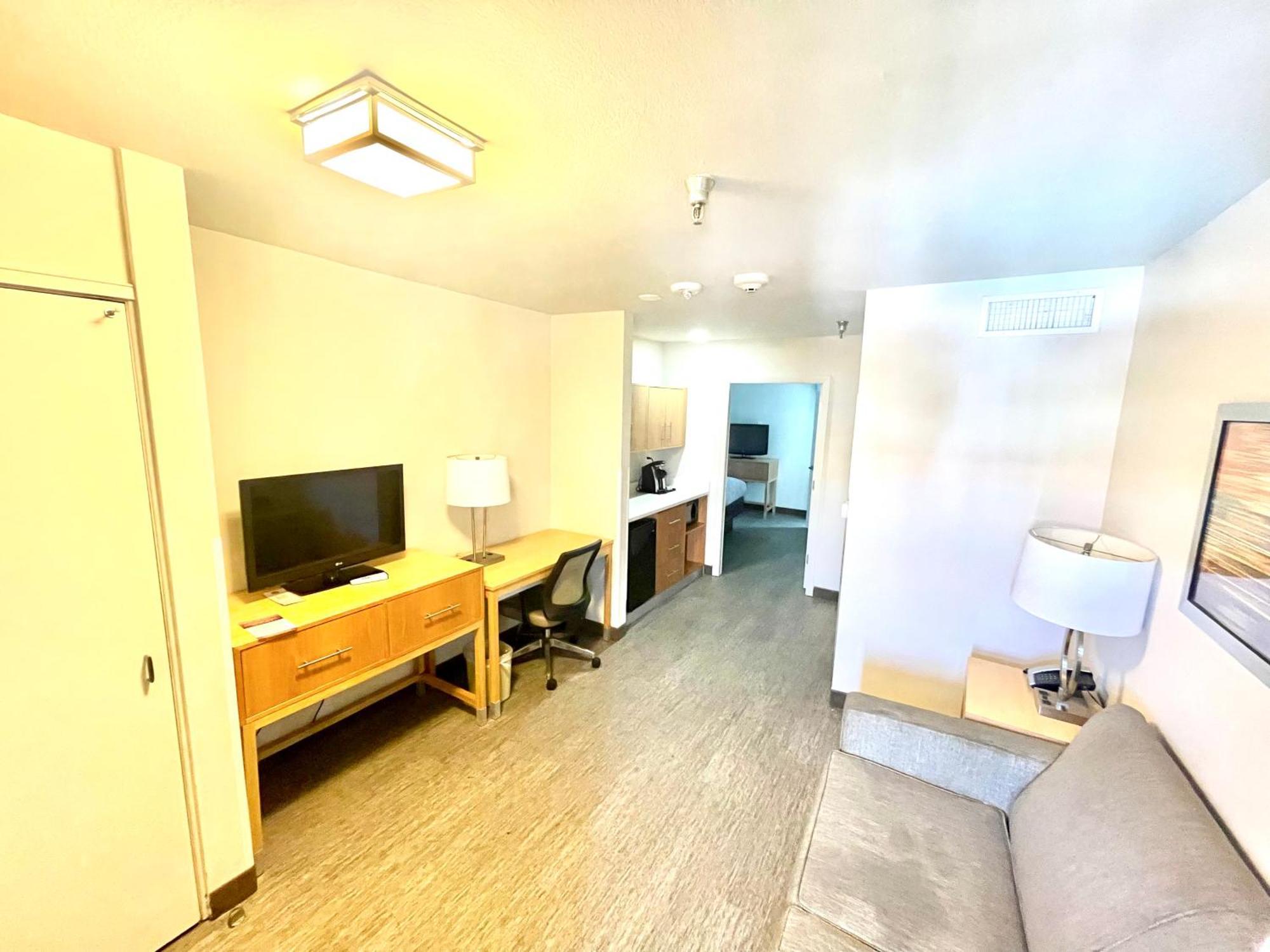 Red Roof Inn Plus & Suites Тампа Номер фото